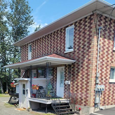 Lower Level Apt 6Ft High Close To Hwy Netflix Wifi Daire Edmundston Dış mekan fotoğraf