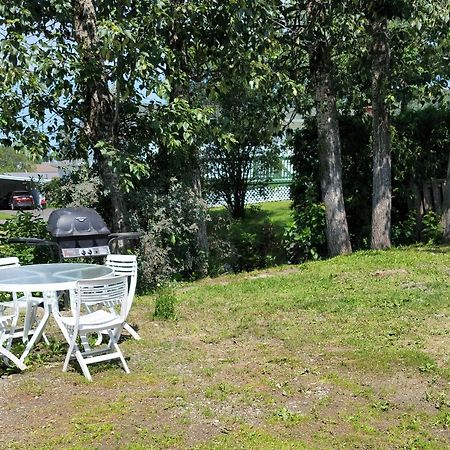 Lower Level Apt 6Ft High Close To Hwy Netflix Wifi Daire Edmundston Dış mekan fotoğraf