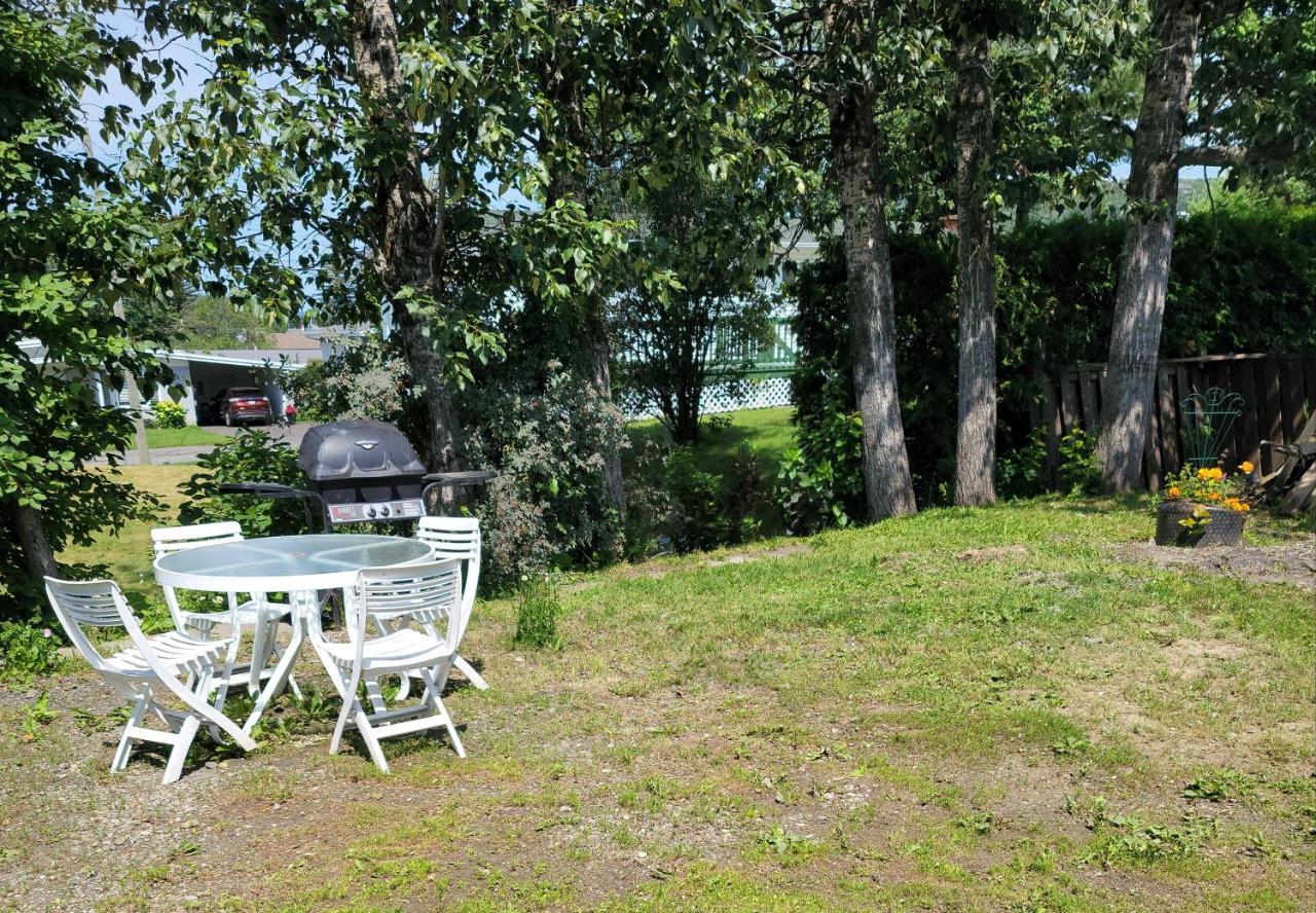 Lower Level Apt 6Ft High Close To Hwy Netflix Wifi Daire Edmundston Dış mekan fotoğraf